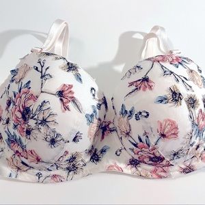VICTORIA'S SECRET
DREAM ANGELS LIGHTLY LINED FLORAL DEMI BRA